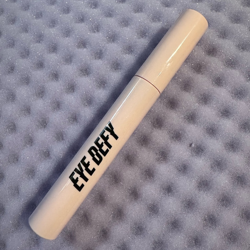 Eye Defy Mascara in Cream